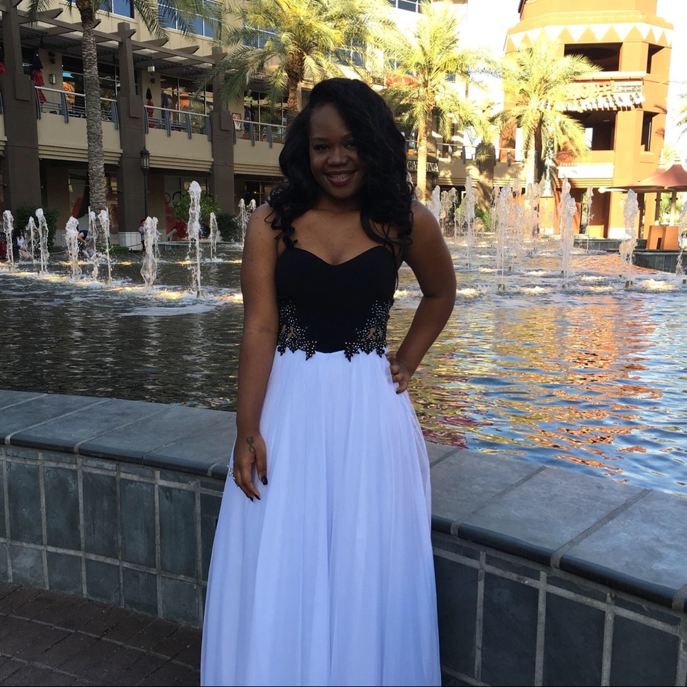 Black and white Ball gown - Picture 1 of 8
